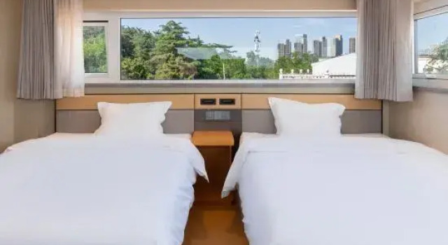 Двухместный семейный люкс Deluxe с видом на море Aviation Industry Qingdao Sanatorium