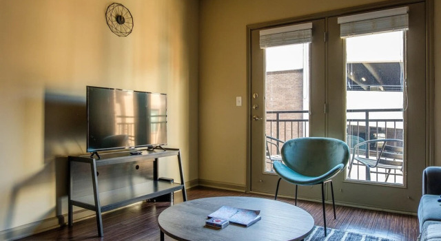 FRONTDESK Phoenix Apts Downtown Fort Worth, Забронировать Апартаменты/квартира Форт-Уэрт Dallas - Fort Worth Metropolitan Area, рядом с Arts Fifth Avenue