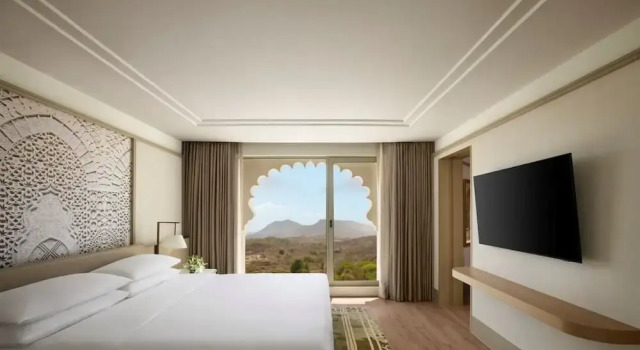Номер Premier Udaipur Marriott Hotel