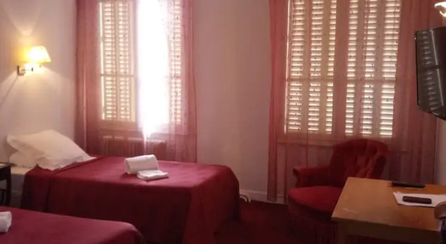Трёхместный номер Comfort Hotel Moderne Vichy Soirée étape