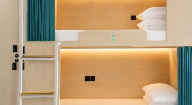 Кровать в общем номере (женский номер) Luojia Youth Hostel