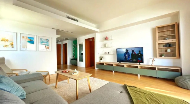 Luxury beachfront apt - quite area, 100 sqm, Забронировать Отель Отели Констанцы с парковкой, рядом с Спортивный комплекс Gravity Park, Парковка