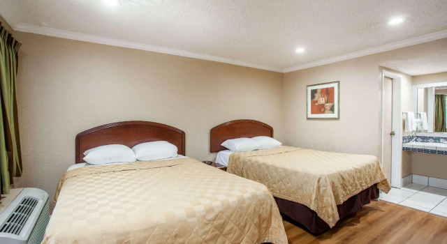 Четырёхместный номер Standard Express Inn & Suites Ontario Airport
