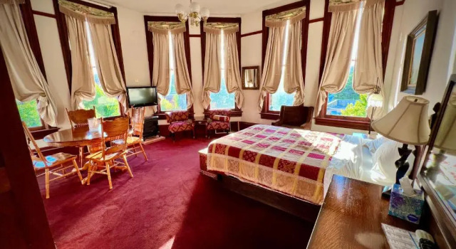 Студия Deluxe The Monarch Hotel