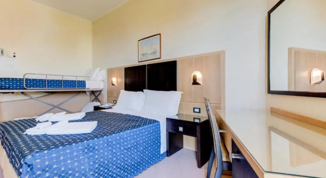 Четырёхместный номер Standard с балконом Hotel Verona
