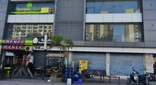 The Bull Group International, Book Hotel Hoteller i Surat med parkering, Parkering
