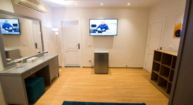 Large Apartment in Heart of Cairo (Wadi el Nil Street), Rezervovat Apartmán Gíza 