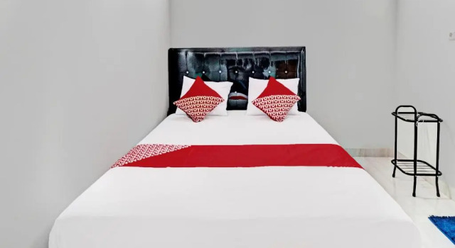 Номер Deluxe OYO 92057 Reny Kost Syariah