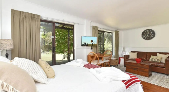 Olive Grove 1 Studio, Забронировать Отель Поколбин Hunter Valley, рядом с Винодельня Piggs Peake