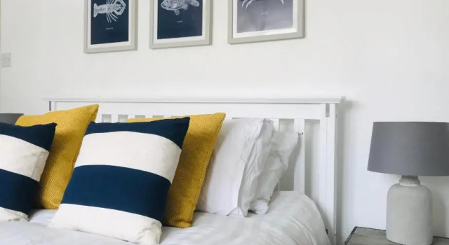 DARTMOUTH TOWN CENTER and PRIVATE PARKING - TWO SUPER STYLISH DUPLEX APARTMENTS - With Connecting Door For Larger Groups!!!, Varaa Huoneisto Asunnot kohteessa Merseyside, Huoneisto