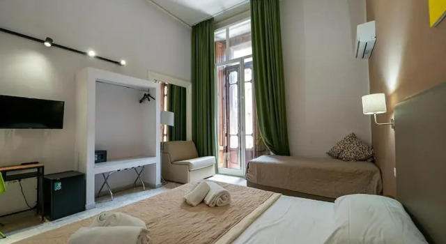 GreRos Boutique H Historical Area, by Clapa Group dislocate hospitality, Забронировать Гостевой дом Отели Неаполя с парковкой, рядом с Церковь Пио Монте делла Мизерикордия, Парковка