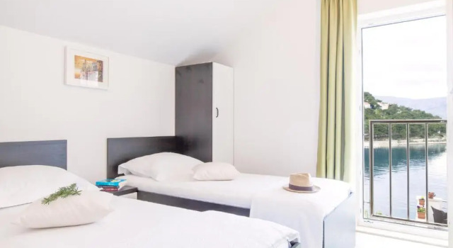 Holiday Home Puteus, Prenota Hotel Pučišća 