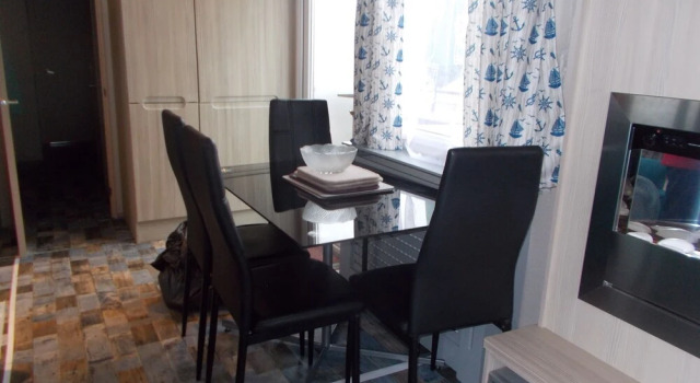 3 Bed Caravan - Sleeps 8 - Wifi - Parking
