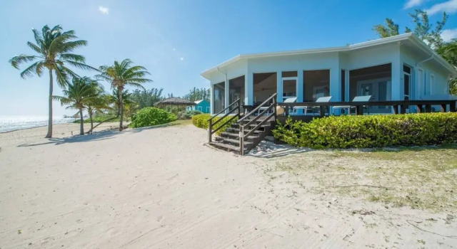 Коттедж Peaceful Ocean Front Beach House in Bodden Town