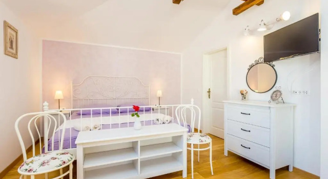 Holiday house Hojevica - Kras, Krk, Varaa Hotelli Hotellit Kvarner Islands uima-altaalla, Uima-allas