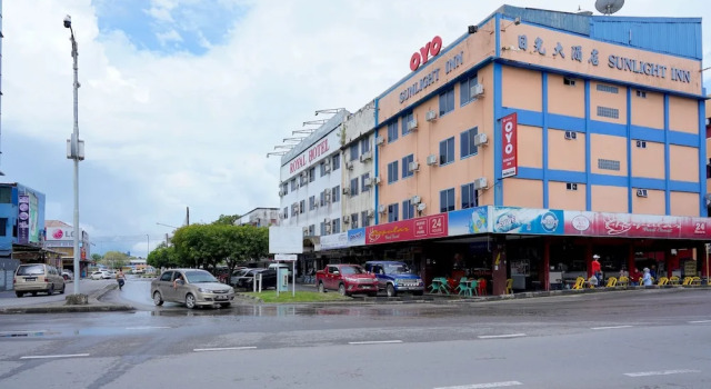 OYO 44051 Sunlight Inn, Boek Hotel Bintulu 