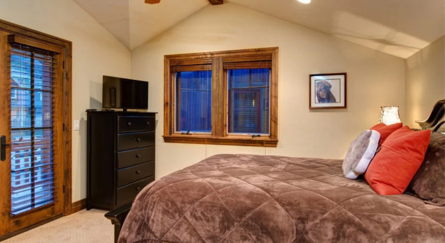 Abode at Big Moose Yacht Club, Забронировать Отель Парк-Сити Deer Valley - The Canyons, рядом с Mountain Town Olive Oil