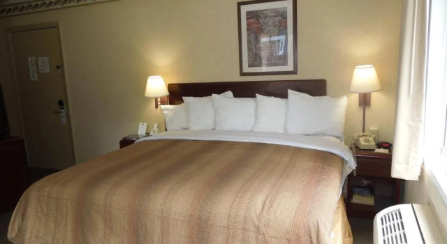Номер Standard Days Inn by Wyndham Cleveland Lakewood