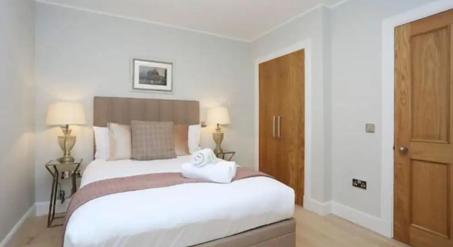 JOIVY Newly Refurbished Apartment on the Historic Royal Mile, Забронировать Апартаменты/квартира Эдинбург Midlothian, рядом с Национальный музей Шотландии