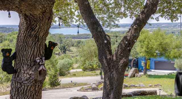 Pet-friendly Canyon Lake Cabin, 1 Mi to Water!