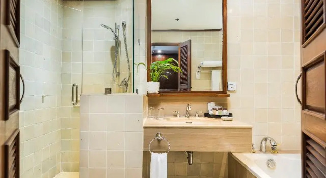 Двухместный номер Standard с балконом Отель Chatrium Royal Lake Янгон