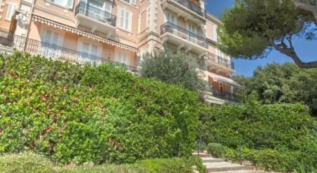 Beautiful studio in a former palace, Забронировать Отель La Californie Pezou Канны