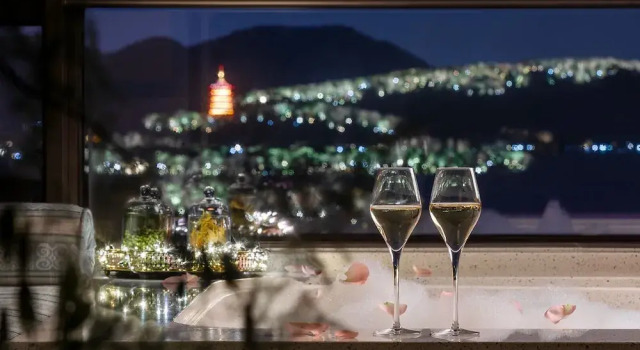 Номер Standard с видом на озеро The Silk Lakehouse, Shangri-La Hangzhou