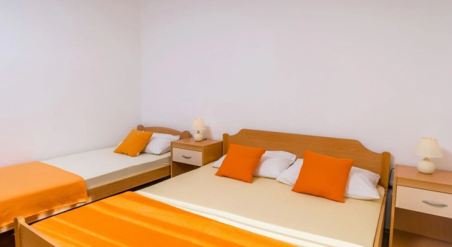 Pool Apartments Galeb, Забронировать Апартаменты/квартира Отели Новалья с парковкой, рядом с Общественный Пляж Мэйн, Парковка