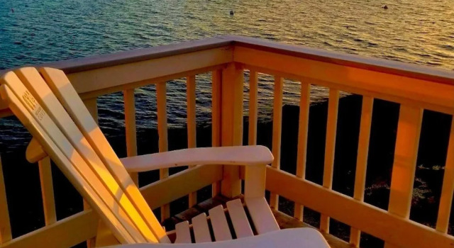 Четырёхместный номер Standard с балконом и с красивым видом из окна Smugglers Cove Inn