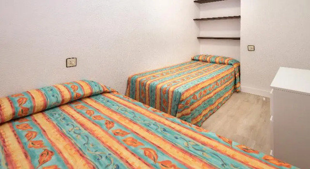 Четырёхместные апартаменты c 1 комнатой с балконом Apartments Sorrabona
