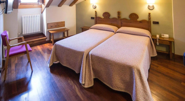 Hotel Aragüells, Book Hotel Hotels in Aragon with Parking, Parking