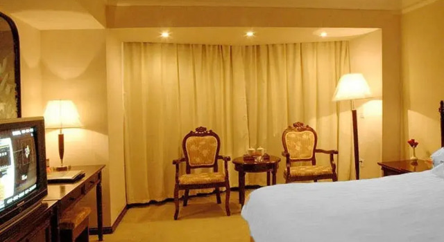 Luoyang Wenzhou Hotel, Rezerwuj Hotel Hotele w Luoyang z parkingiem, Parking