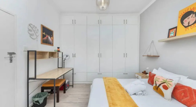 Коттедж с балконом Modern and Stylish 2 BD House in Claremont