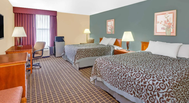 Четырёхместный номер Standard Days Inn and Suites Kalamazoo