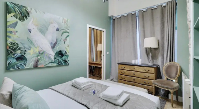 Charming Apartment - 2br/6p - Rue Mouffertard, Забронировать Апартаменты/квартира Отели Парижа с парковкой, рядом с Galerie de Minéralogie et de Géologie, Парковка