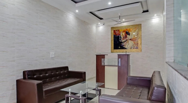 OYO Home 38093 Designer Stay Fortis Hospital, Забронировать Отель Нойда штат Уттар-Прадеш