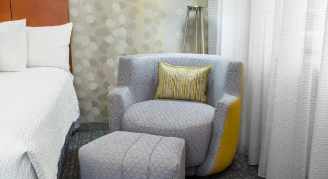 Четырёхместный номер Standard Courtyard Chicago St. Charles