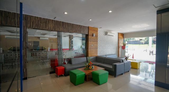 RedDoorz Plus @ Blessing Hotel Palembang, Rezervovat Hotel Hotely v Palembang s parkováním, Parkování