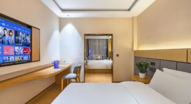Люкс с 2 комнатами Tianyuan Mercure Hotel (North Passenger Transport Station Meihuan Park Branch)