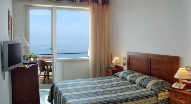 Hotel Baia, Buchen Sie Hotel Centola Cilento Coast