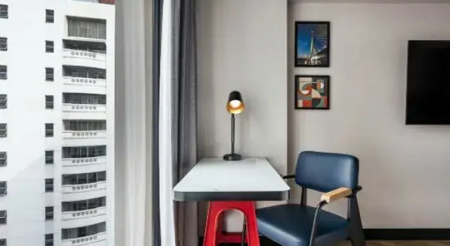 Номер Deluxe Four Points by Sheraton Bangkok, Sukhumvit 22