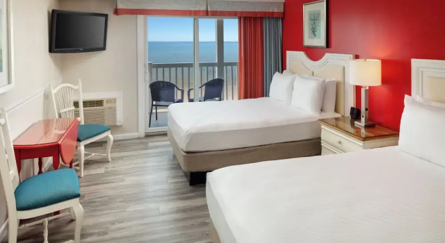 Четырёхместный номер Standard с балконом и с видом на воду Surfside Hotel and Suites