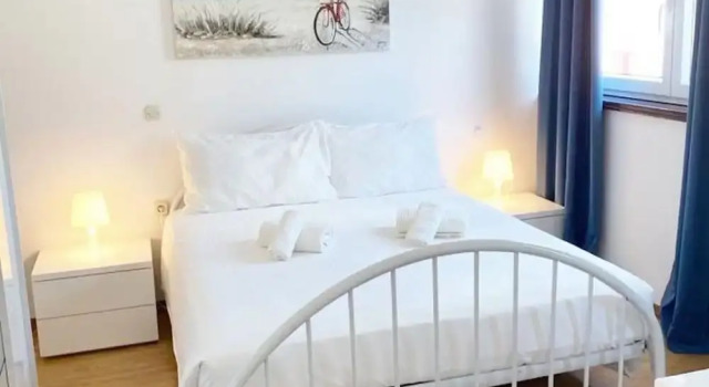 Charming Apartment With Garden, Забронировать Апартаменты/квартира Отели в центре Фунтана, в центре