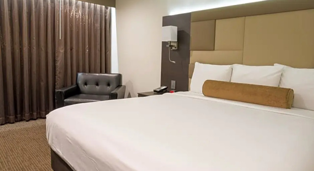 Люкс с видом на воду Hotel Xilo Glendale