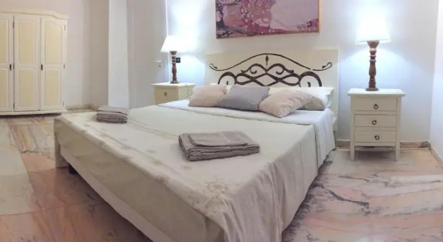 Le Rose Suite Apartments, Buchen Sie Ferienwohnung Hotels in Galatone mit Parkplatz, Parkplätze