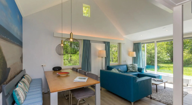 Appealing holiday home in Vrouwenpolder with garden, Book Hotel Vrouwenpolder 