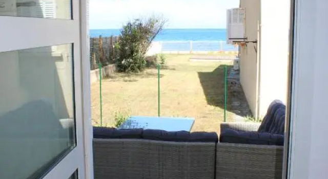 Villa au bord de mer, avec vue mer et accès plage