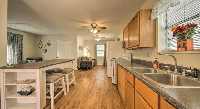 Апартаменты Cozy Canyon Lake Cottage: 1 Mi to Guadalupe River!