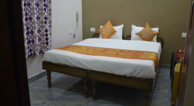 OYO Rooms Cantt Roadways Varanasi, Забронировать Отель Варанаси штат Уттар-Прадеш