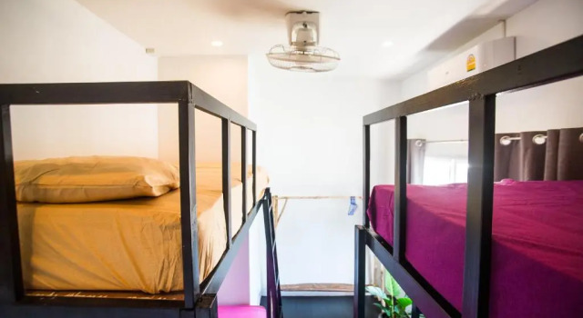 Кровать в общем номере Sweet Life Guesthouse